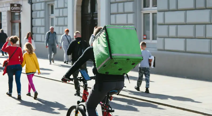 Millennials y trabajo: los pibes del delivery.